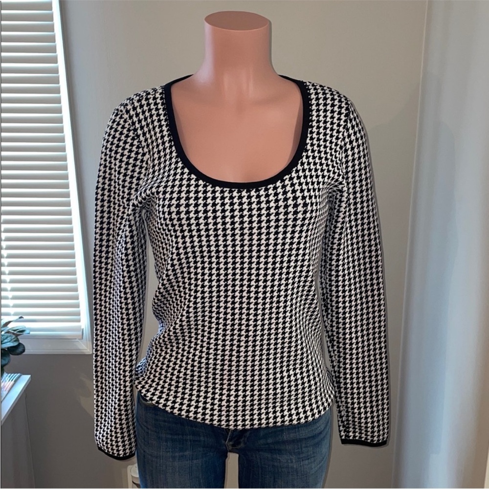 White House Black Market Houndstooth Scoop Neck LS Stretch Sweater